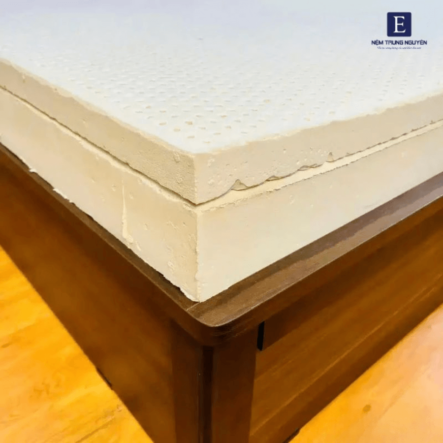 mat do cao su anh huong the nao den nem