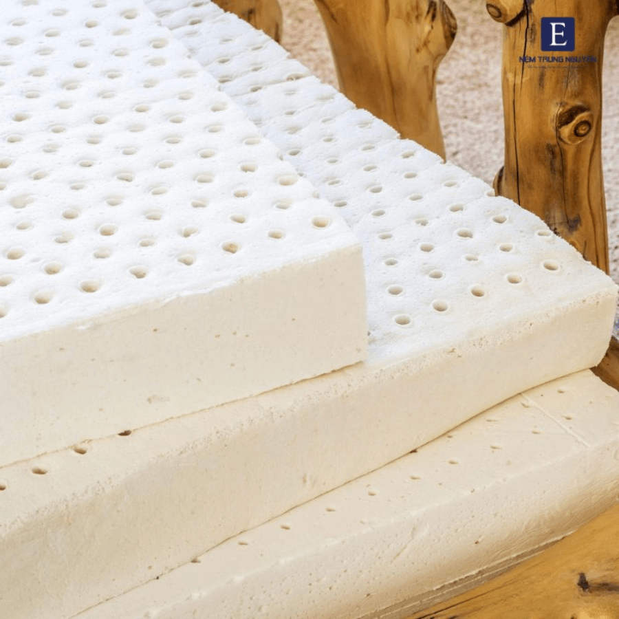 mat do cao su co lien quan gi den do cung