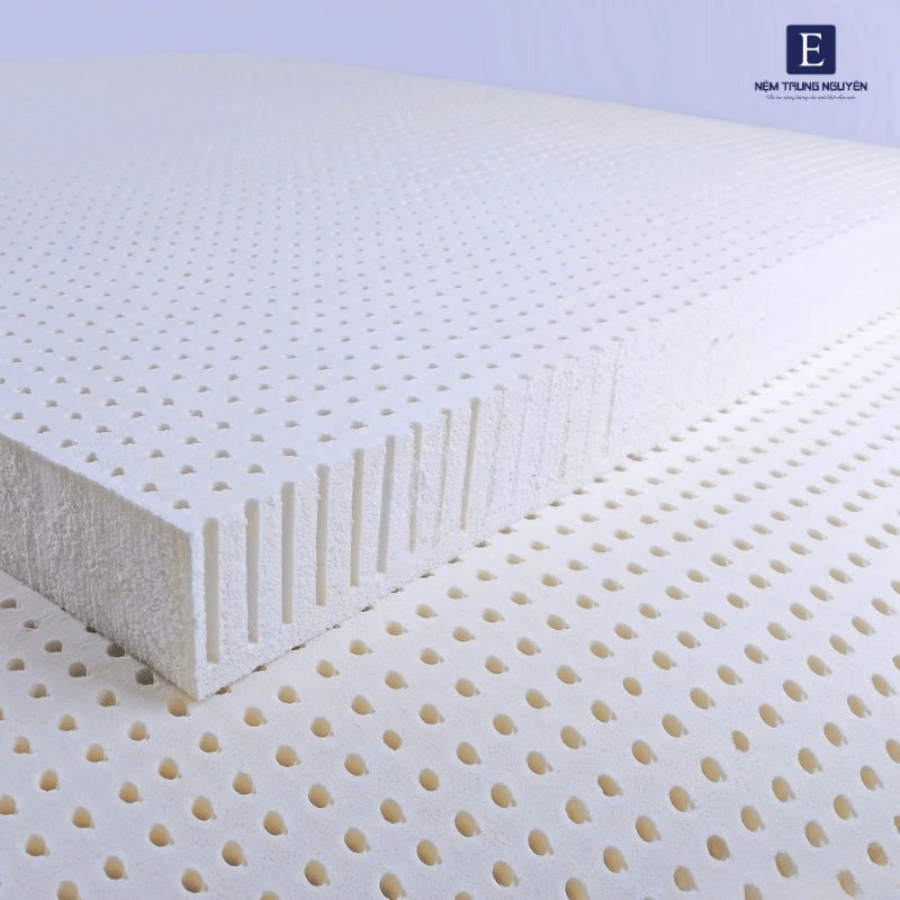 nem cao su thuong co mui khi moi