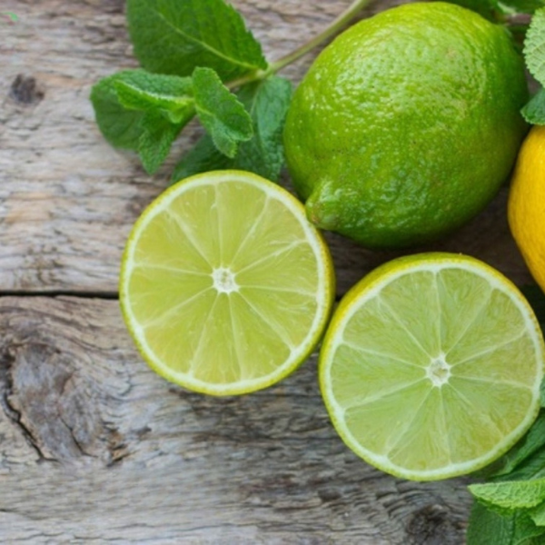 chanh giup lam sach be mat